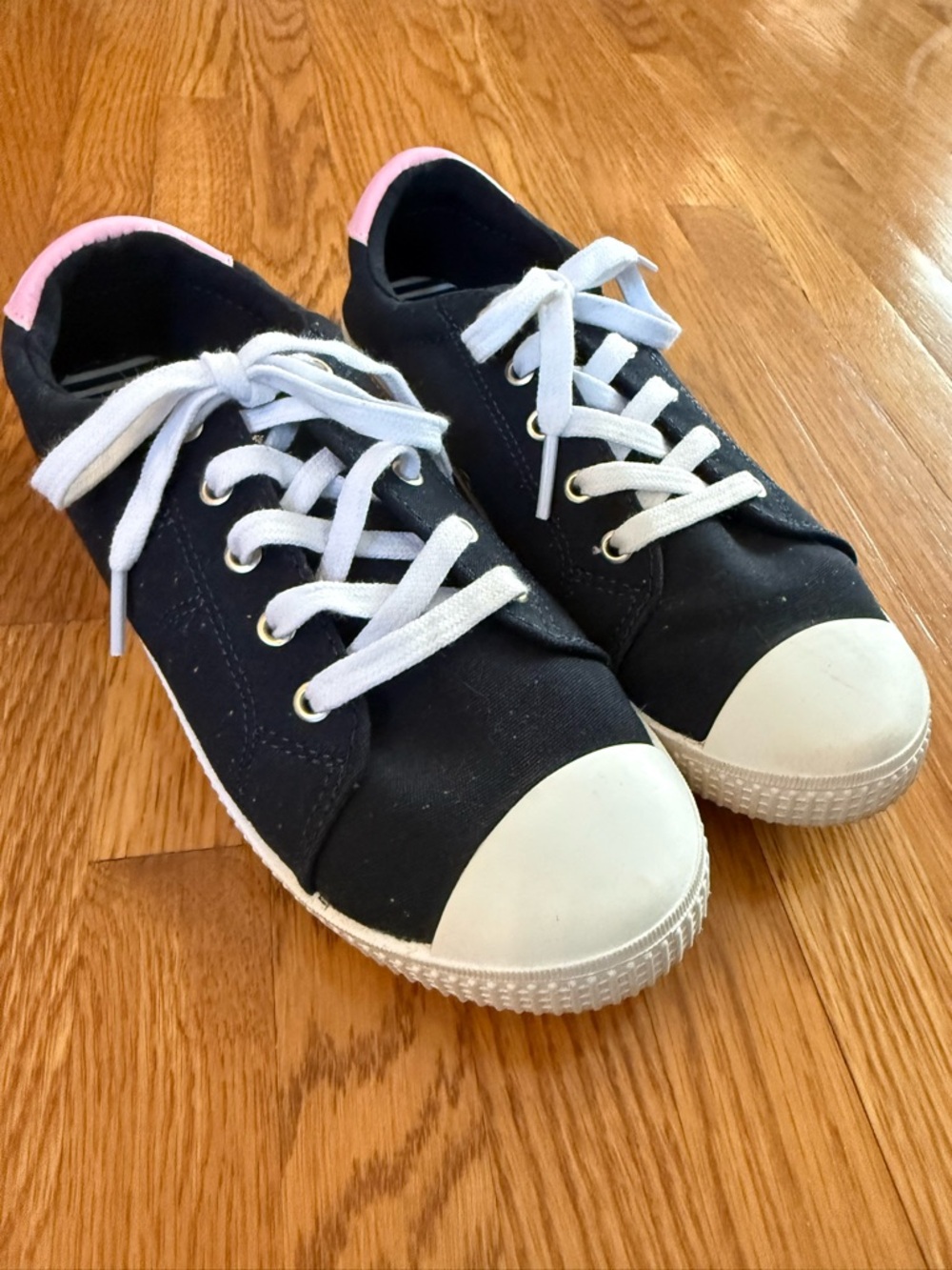 EUC Roxy Black Canvas Lace-Up Sneakers with Pink Accent